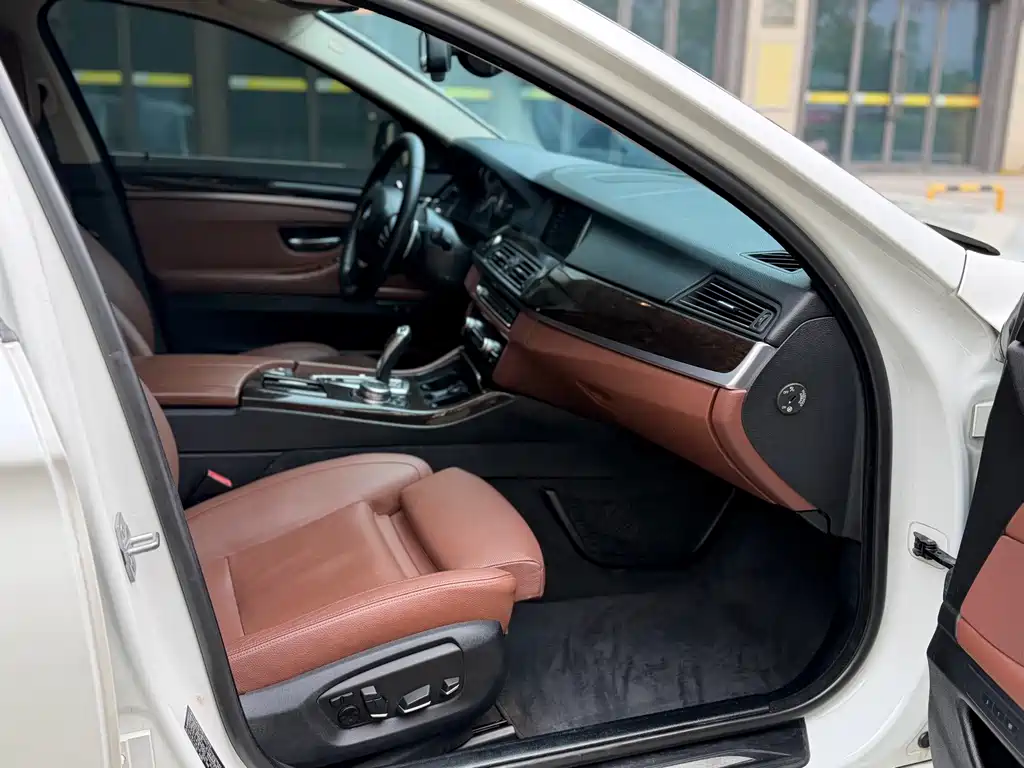 BMW 5 Series 2015 — фото 3