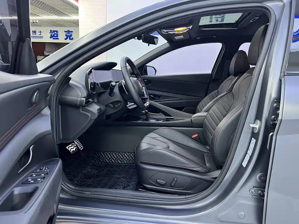Hyundai Elantra 2023 — фото 12