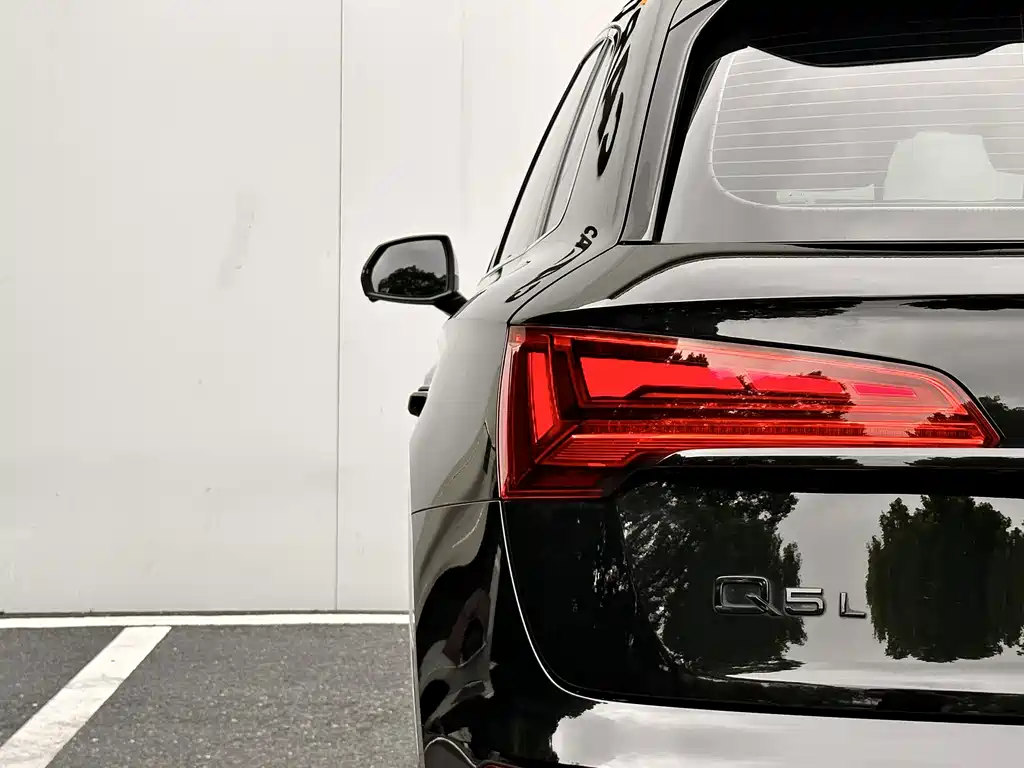 Audi Q5L 2023 — фото 18