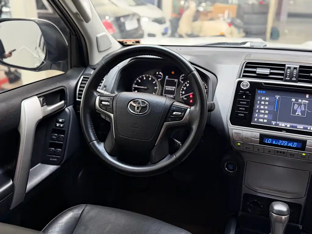 Toyota Prado 2018 — фото 12