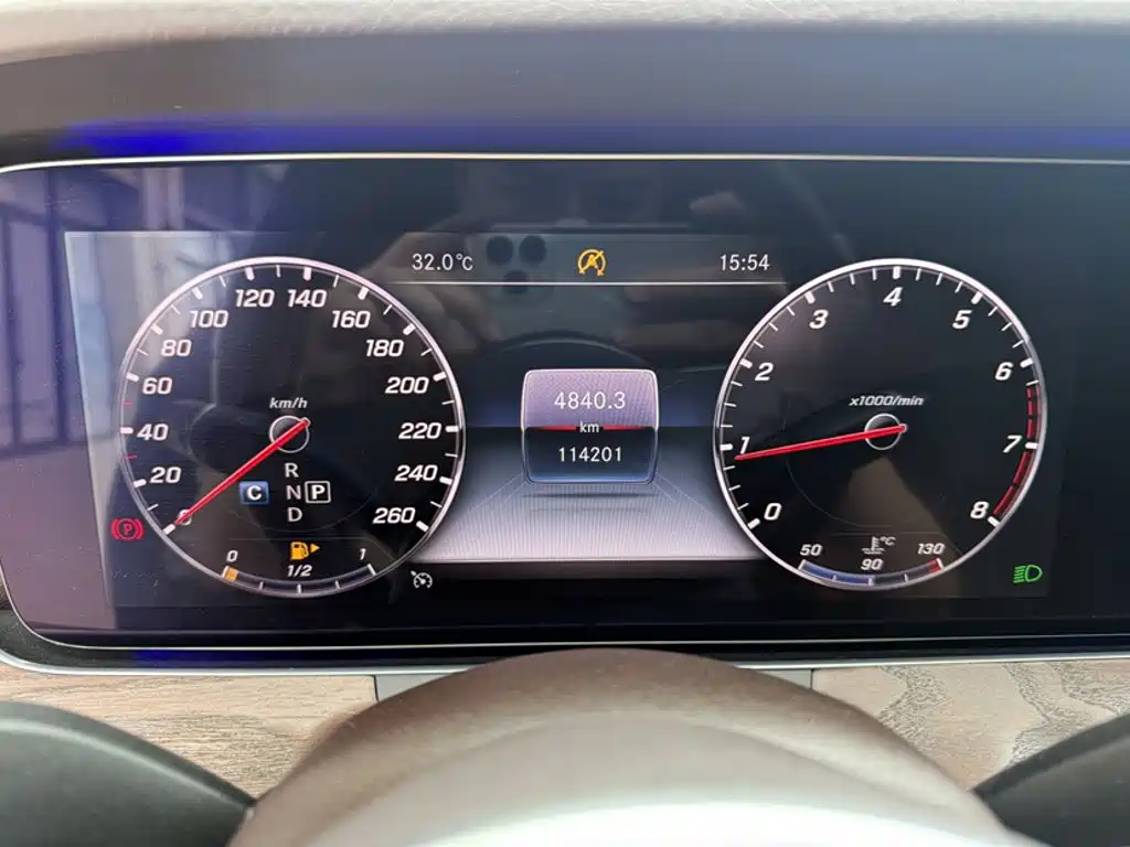 Mercedes-Benz E-Class 2019 — фото 13