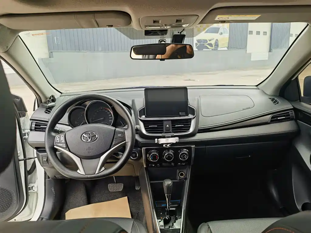 Toyota Yaris L 2021 — фото 13