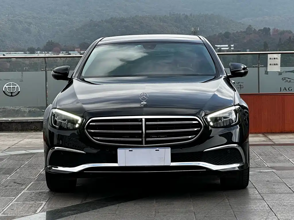 Mercedes-Benz E-Class 2022 — фото 2