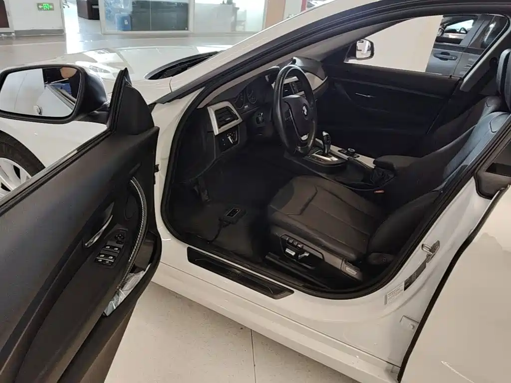 BMW 3 Series GT 2017 — фото 16