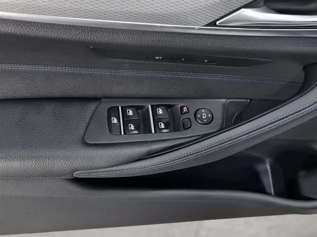 BMW 5 Series 2019 — фото 9