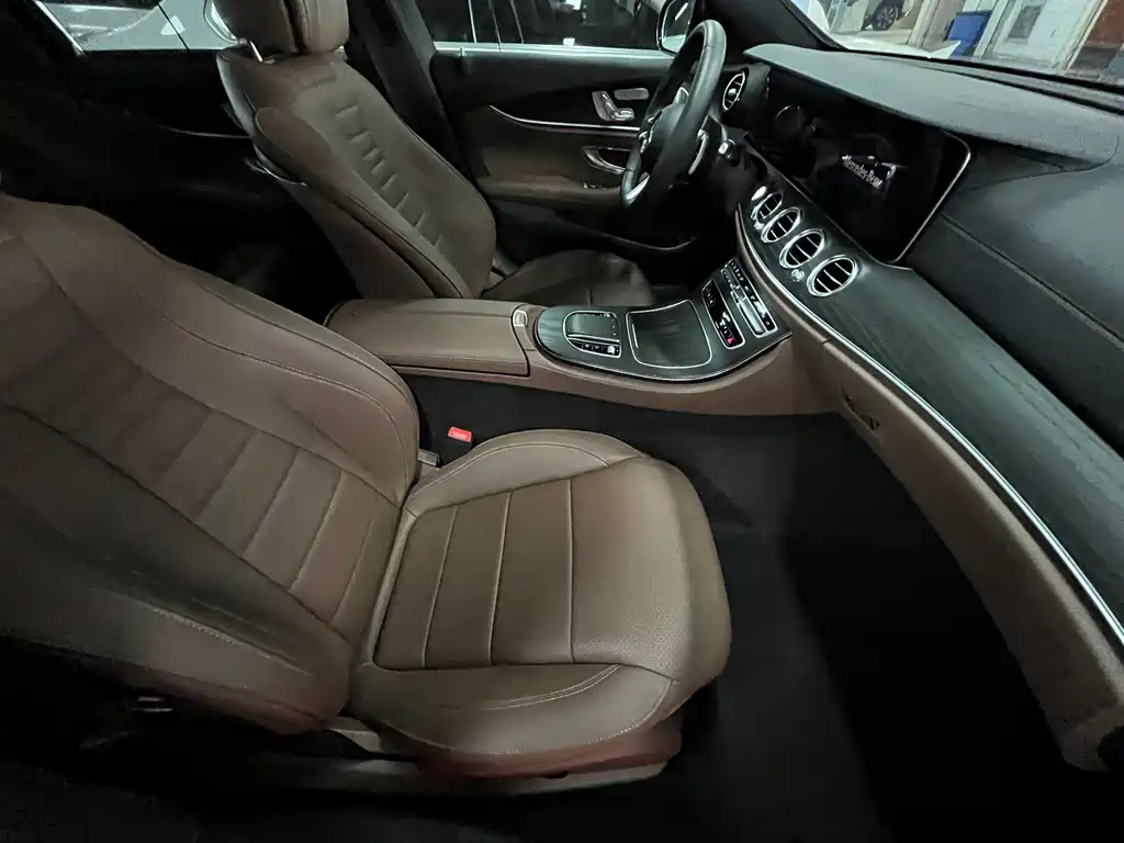 Mercedes-Benz E-Class 2023 — фото 13