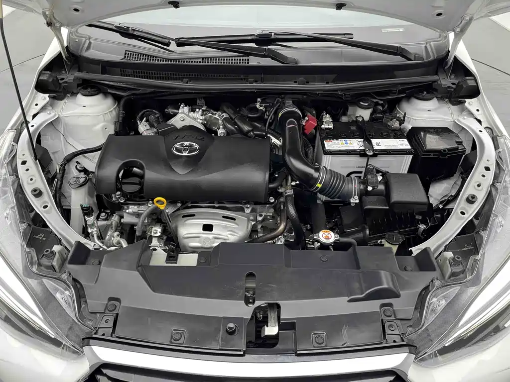 Toyota Yaris L 2022 — фото 11