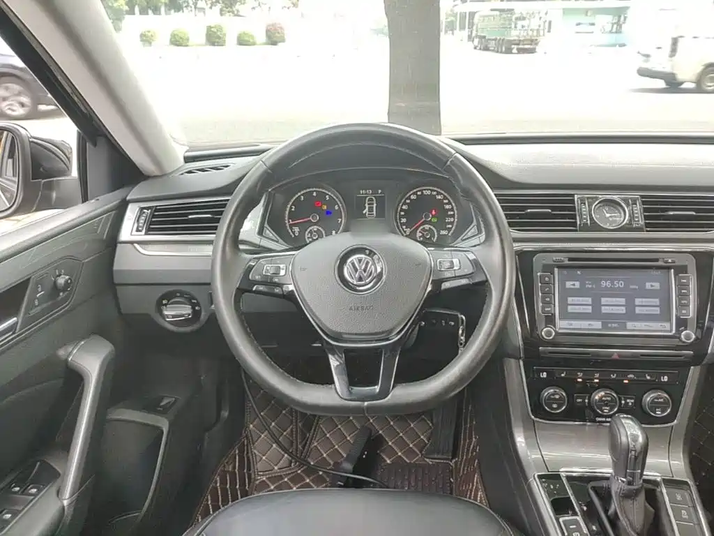 Volkswagen Passat 2016 — фото 11
