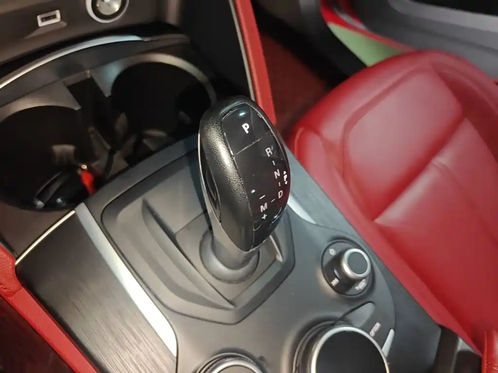 Alfa Romeo Stelvio 2017 — фото 14