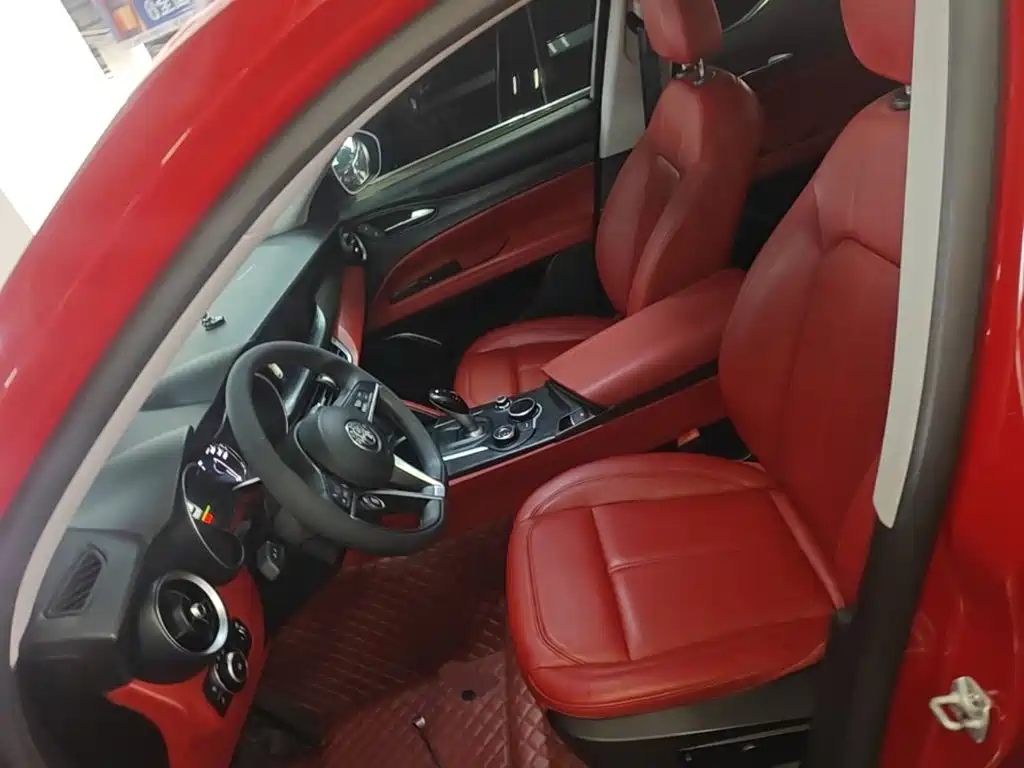 Alfa Romeo Stelvio 2017 — фото 15