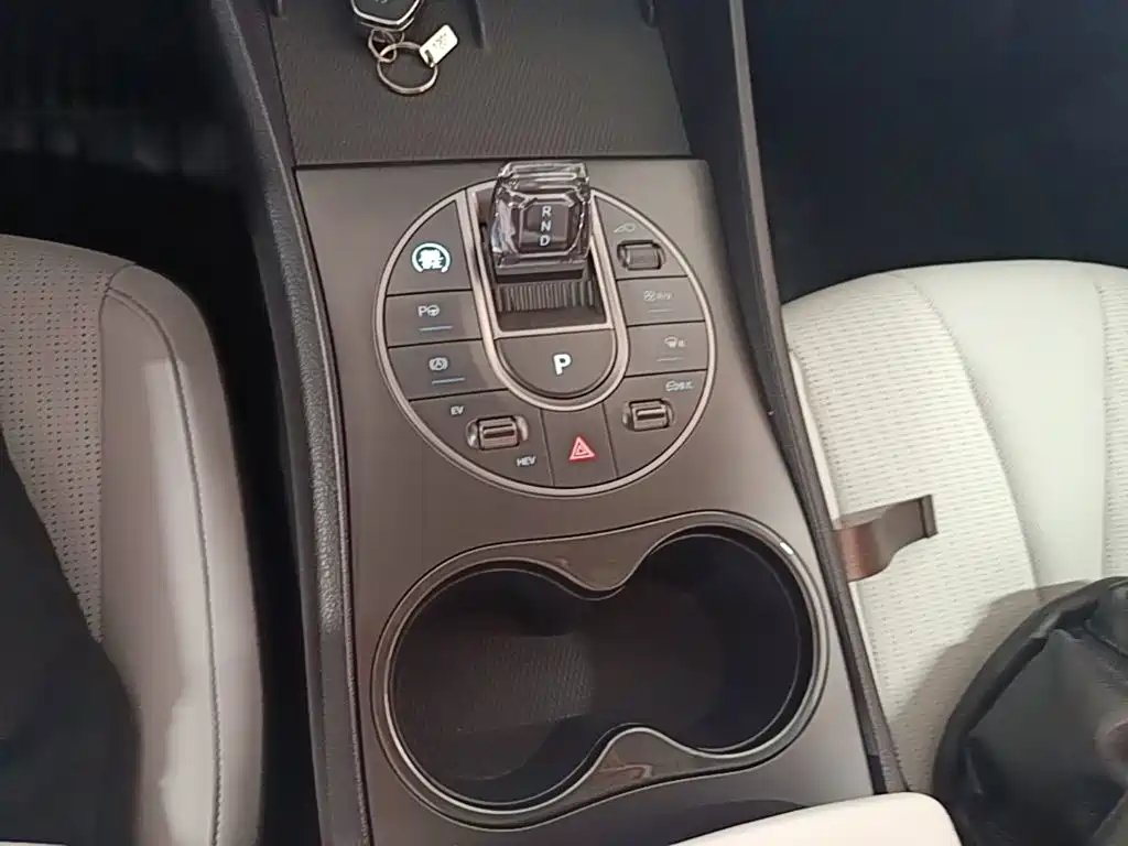 BYD Seal 05 DM-i 2025 — фото 10