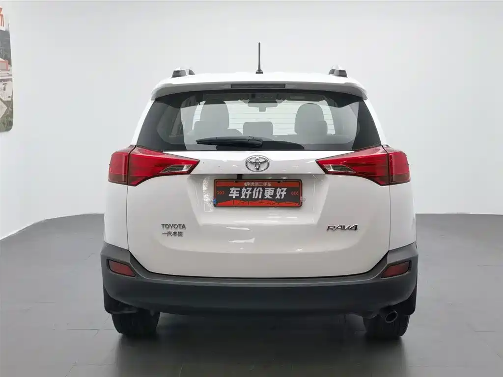 Toyota RAV4 2015 — фото 4