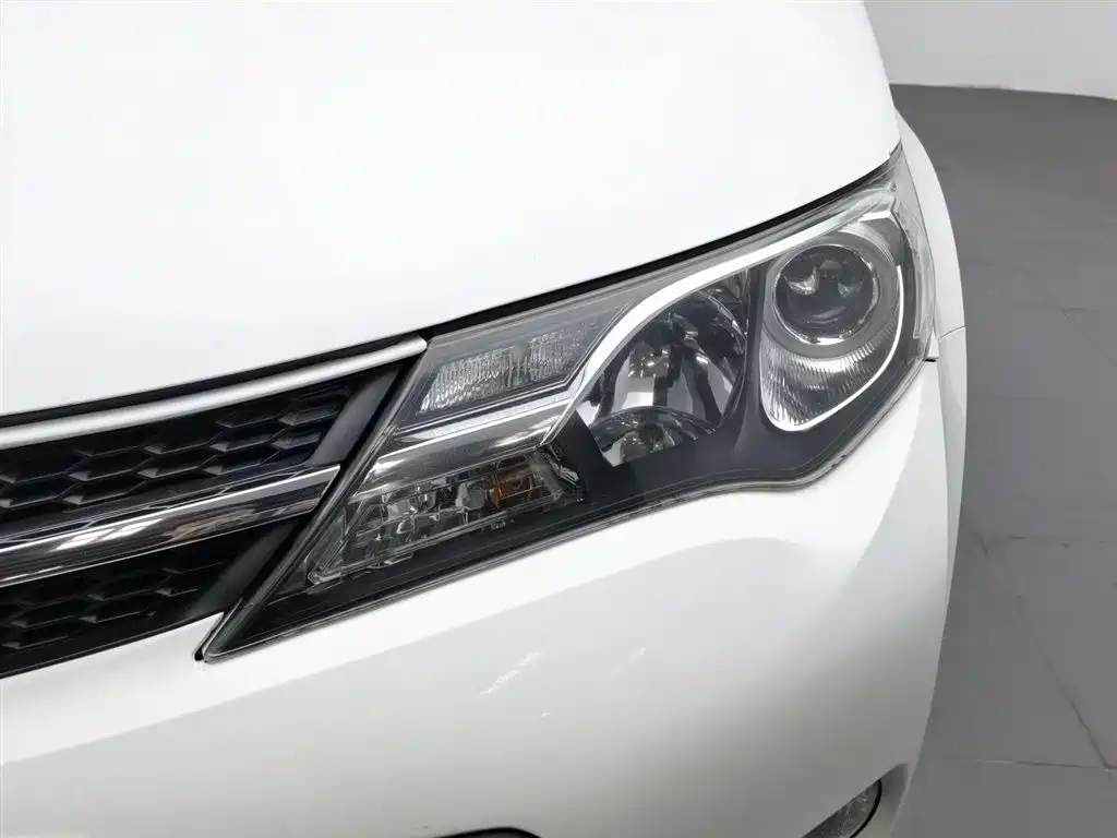 Toyota RAV4 2015 — фото 7