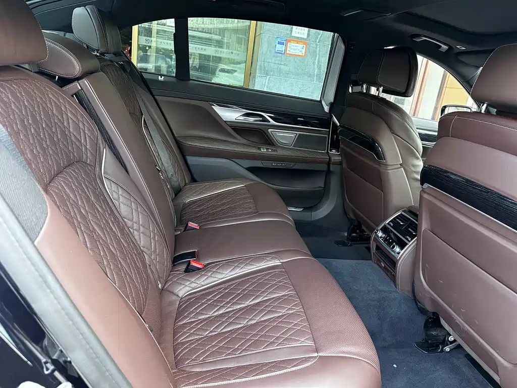 BMW 7 Series 2021 — фото 12