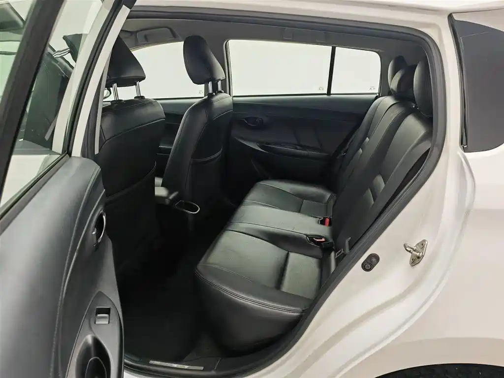 Toyota Yaris L 2018 — фото 15