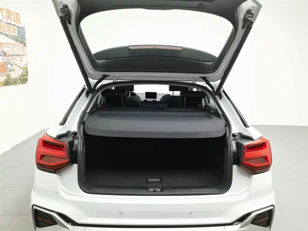 Audi Q2L 2023 — фото 16