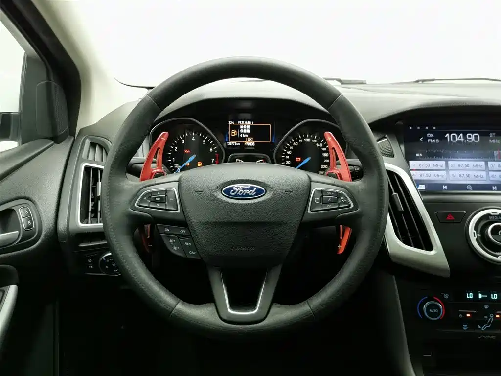 Ford Focus 2017 — фото 11