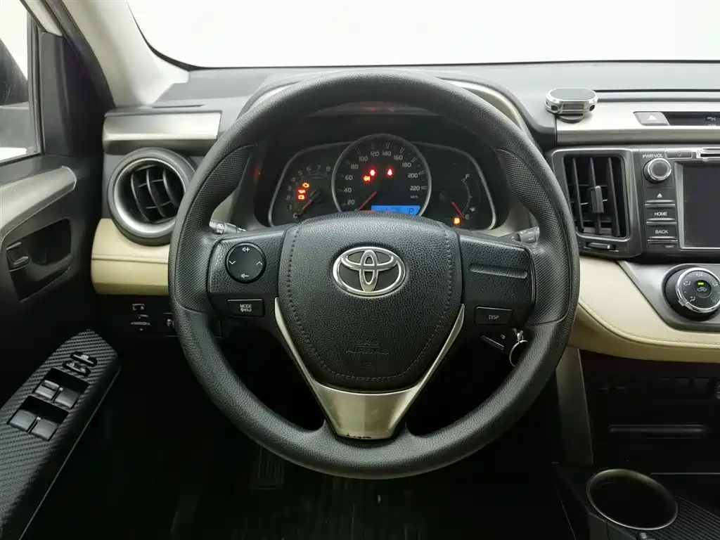 Toyota RAV4 2015 — фото 11