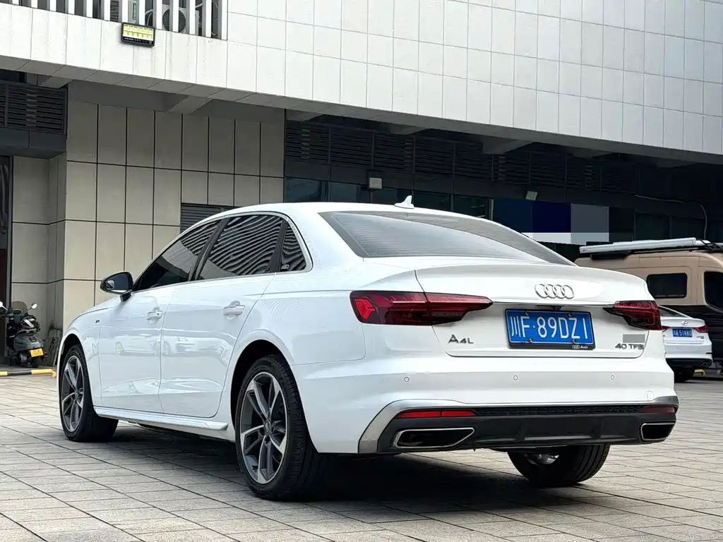 Audi A4L 2021 — фото 8