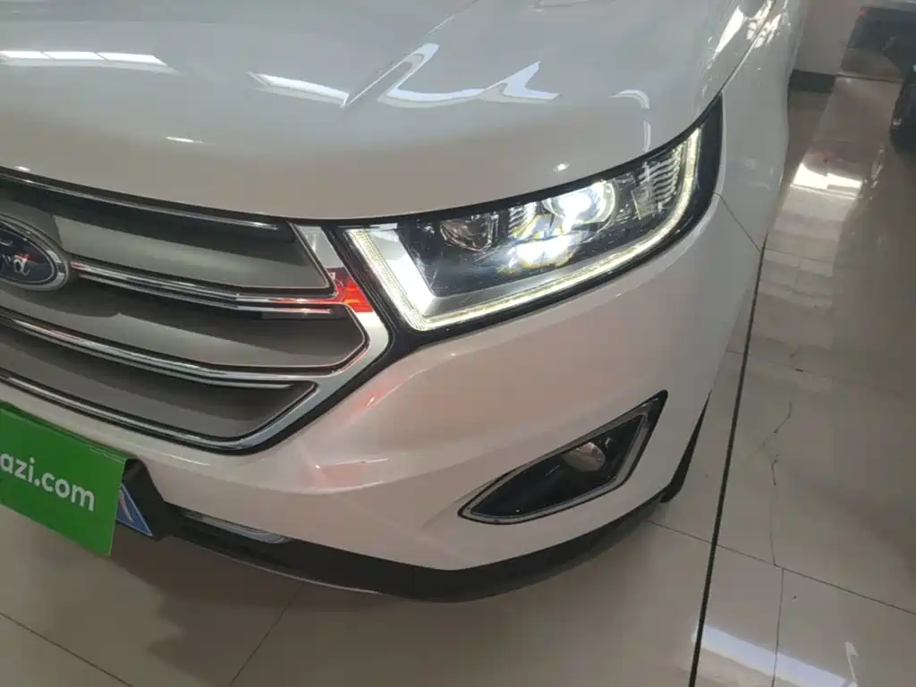 Ford Edge 2016 — фото 24