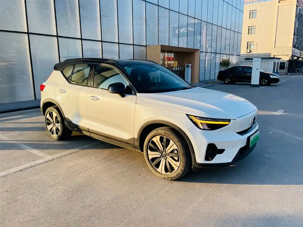 Volvo XC40 NEV 2023 — фото 8