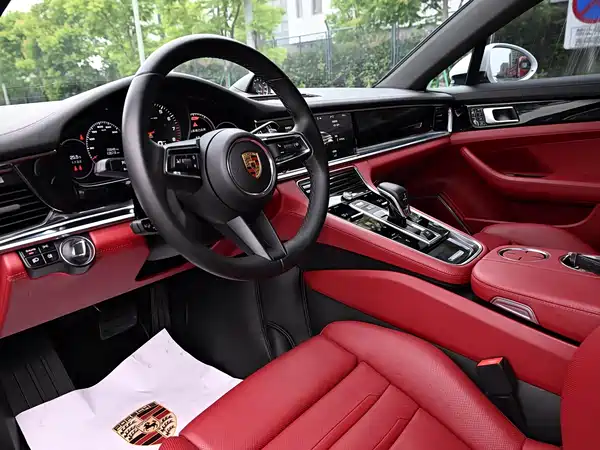 Porsche Panamera 2021