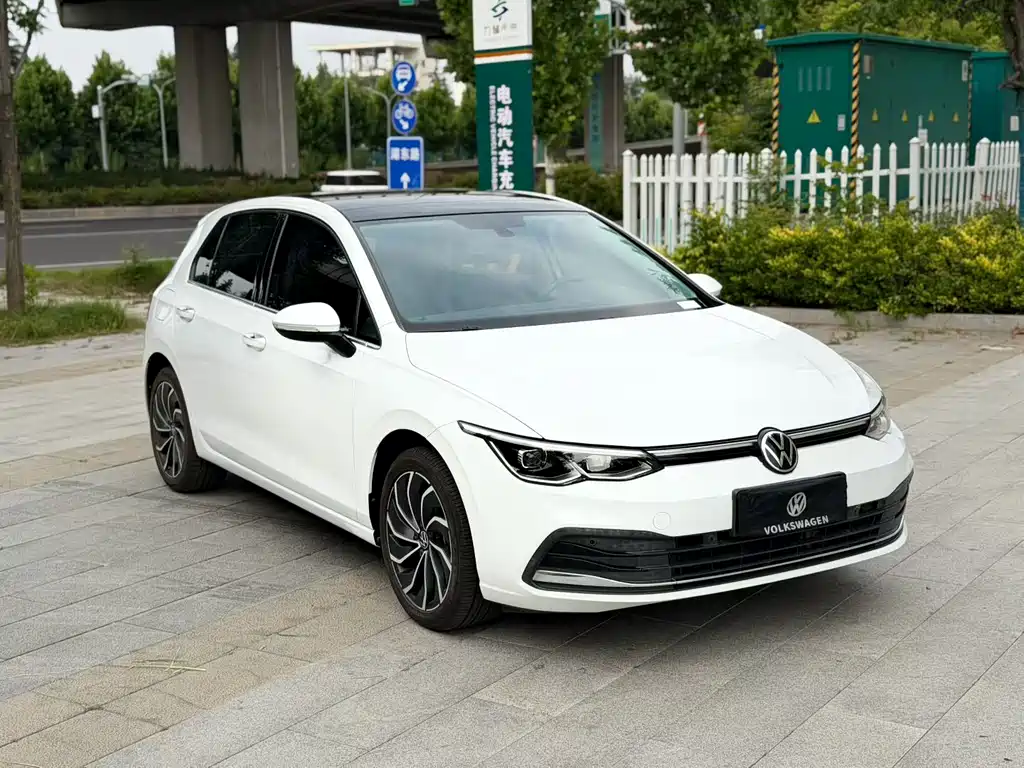 Volkswagen Golf 2021