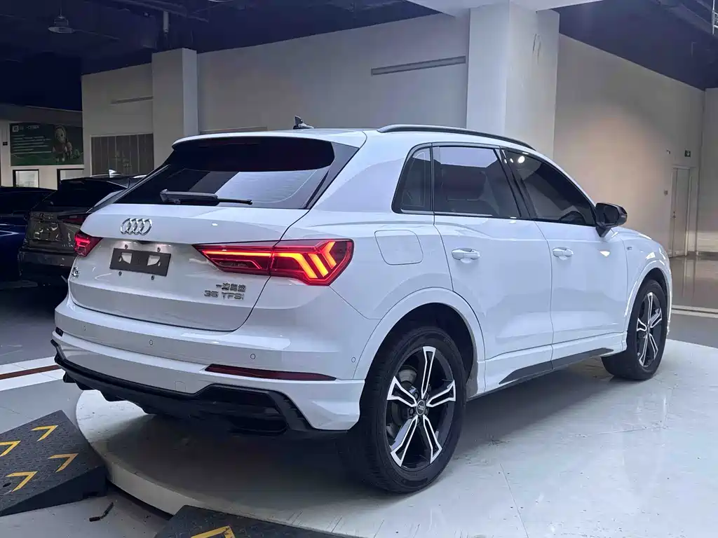 Audi Q3 2023 — фото 14