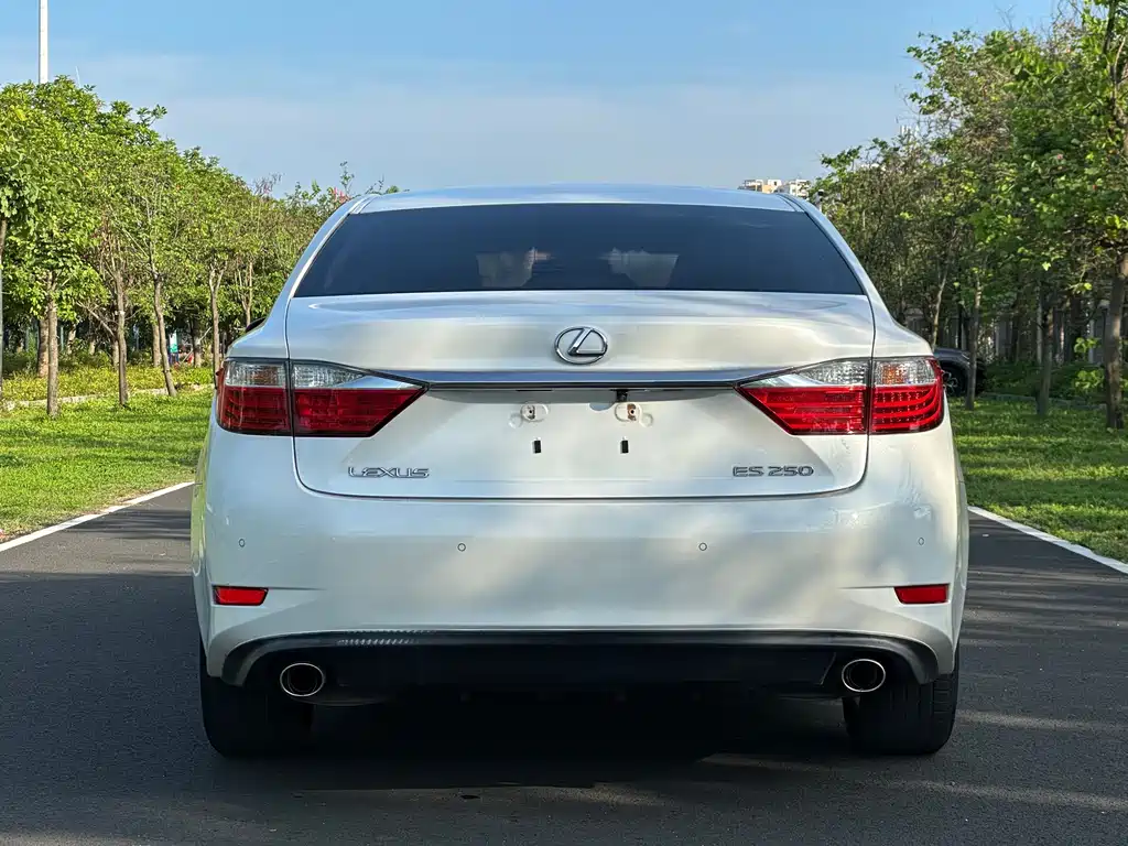 Lexus ES 2013 — фото 5