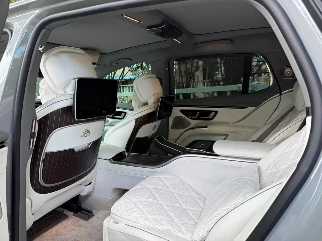 Mercedes-Benz Maybach EQS 2026 — фото 10