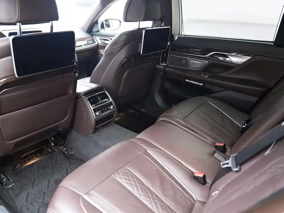 BMW 7 Series 2016 — фото 9