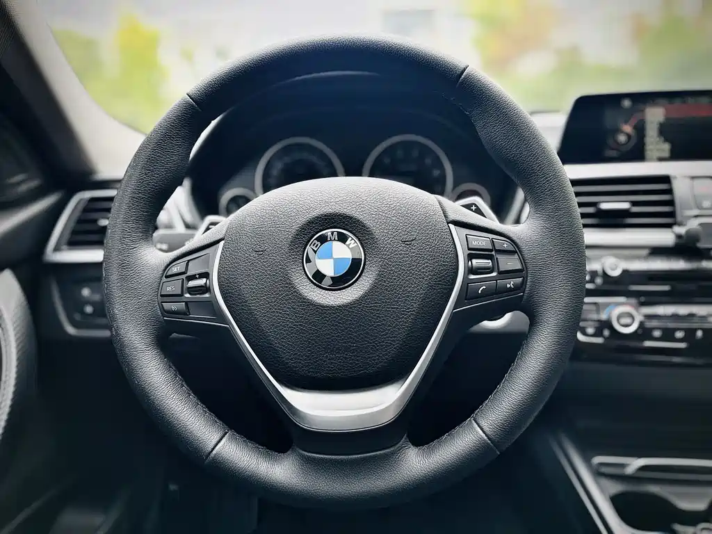 BMW 3 Series 2017 — фото 11