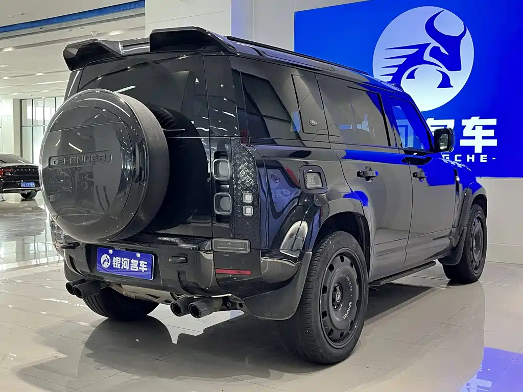 Land Rover Defender 2023 — фото 15
