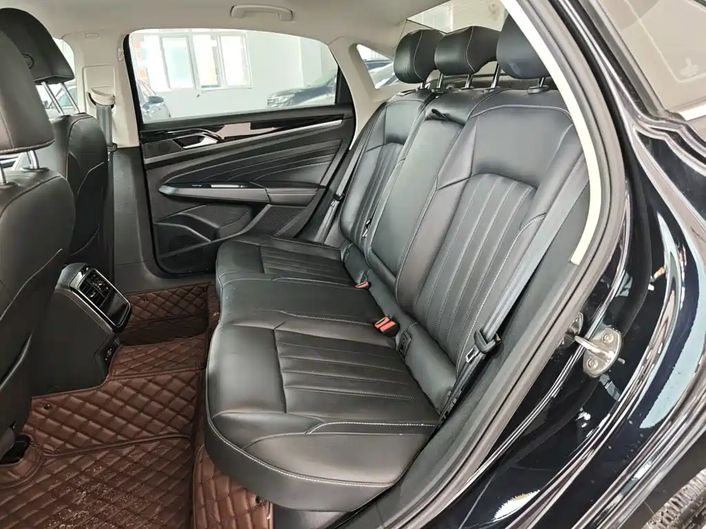 Volkswagen Passat 2022 — фото 17