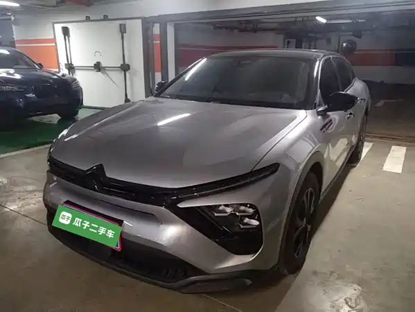 Citroën Versailles C5 X 2025