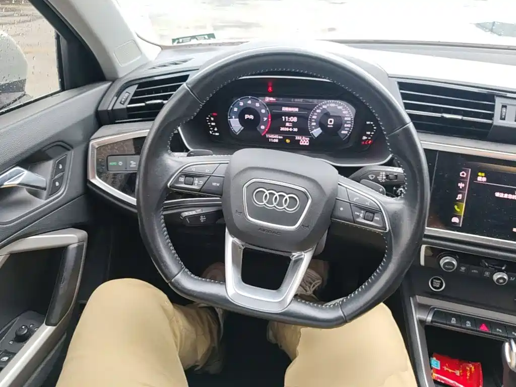 Audi Q3 2021 — фото 11
