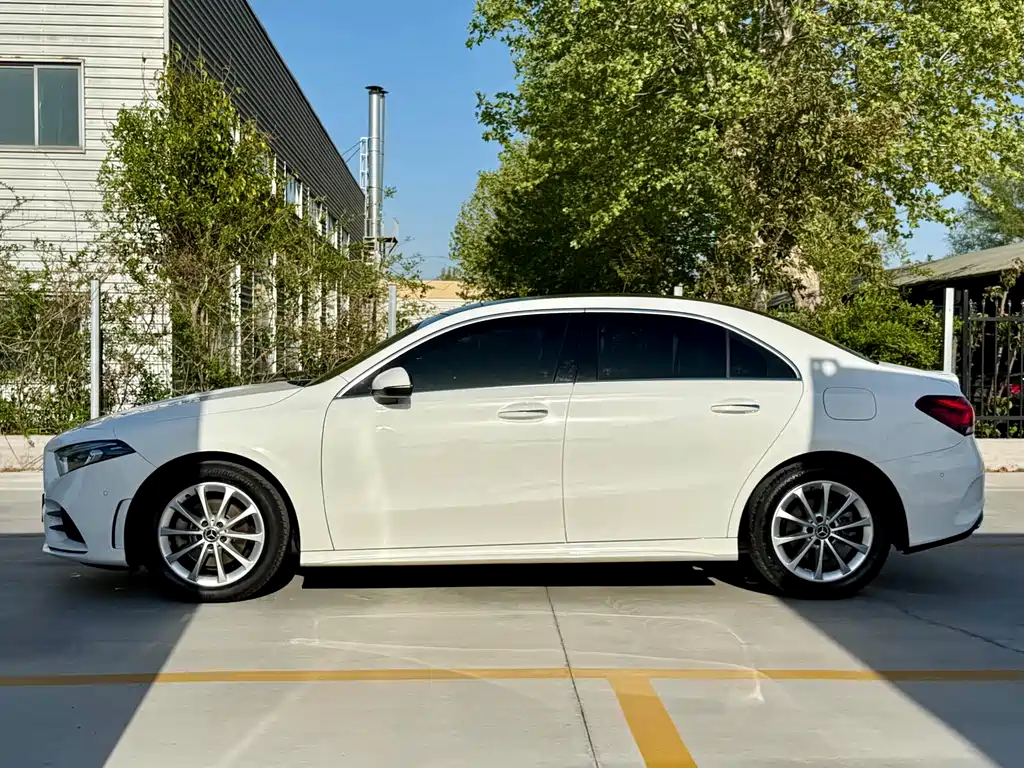 Mercedes-Benz A-Class 2022 — фото 8