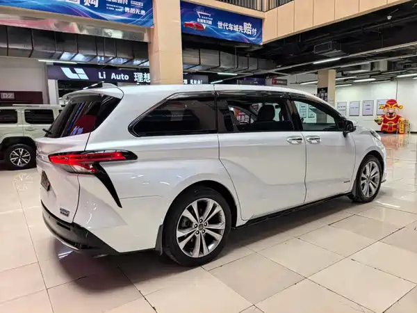 Toyota Sienna 2023
