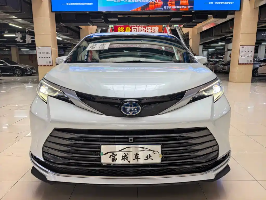 Toyota Sienna 2023 — фото 2