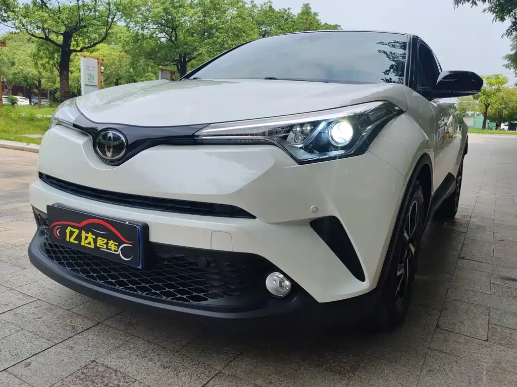 Toyota C-HR 2021 — фото 19