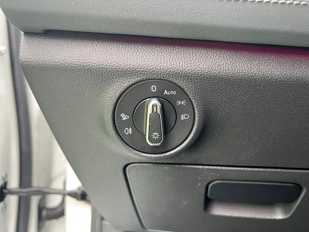 Volkswagen Sagitar 2022 — фото 9