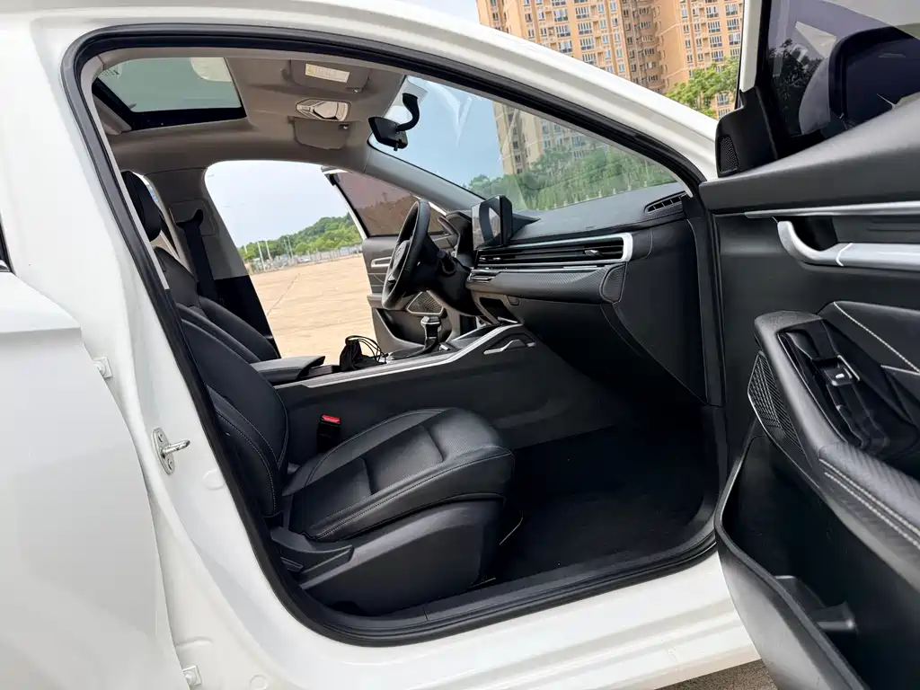 Geely Emgrand 2022 — фото 11