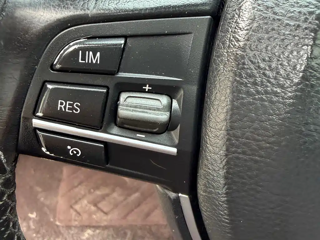 BMW 5 Series 2015 — фото 28