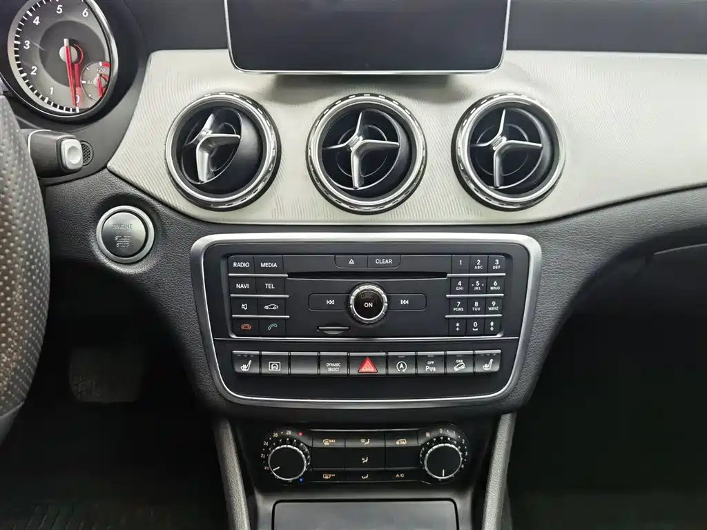Mercedes-Benz GLA 2016 — фото 12