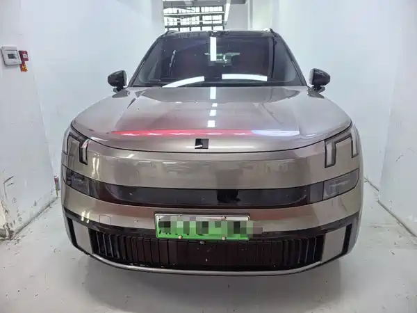 Lynk & Co 900 2025