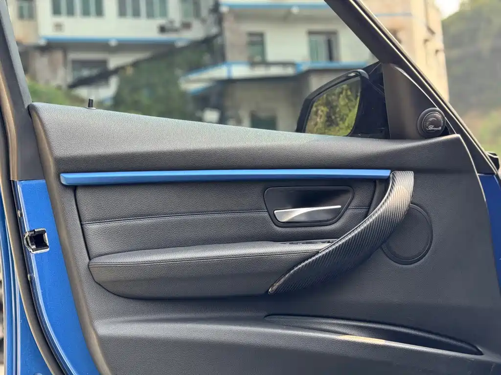 BMW 3 Series 2019 — фото 16