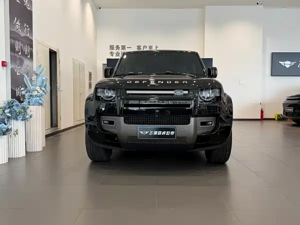Land Rover Defender 2024