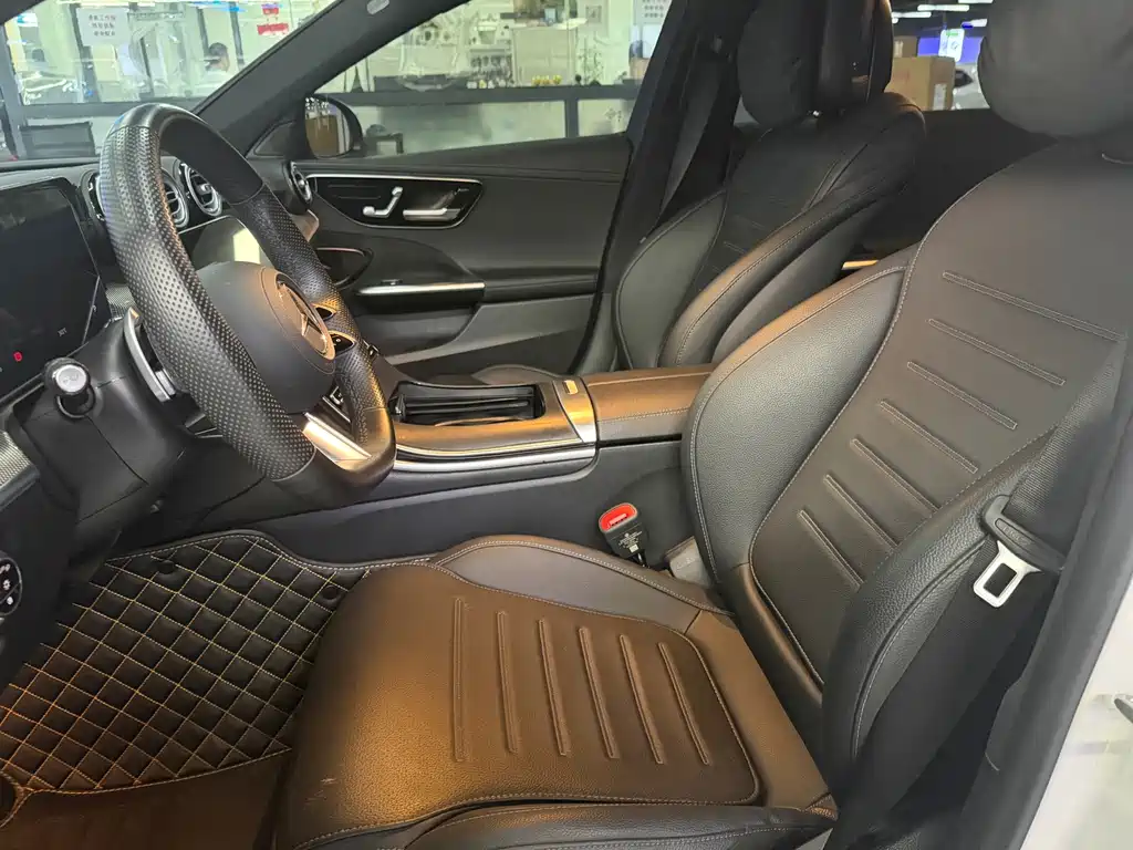Mercedes-Benz C-Class 2024