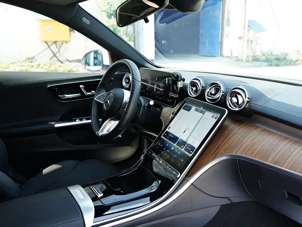 Mercedes-Benz C-Class 2024 — фото 3