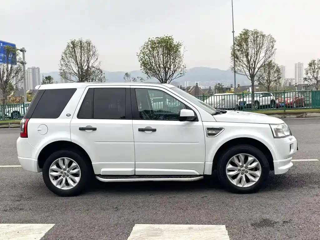 Land Rover Freelander 2 2013 — фото 4